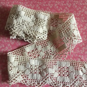 Coupon d'une dentelle de bordure de 1,50m x8cms