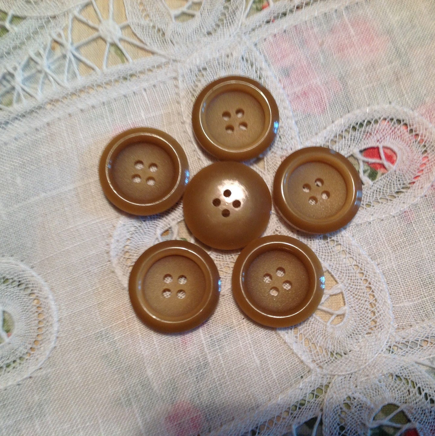 Set of six buttons end 20 \u00b0 round beige