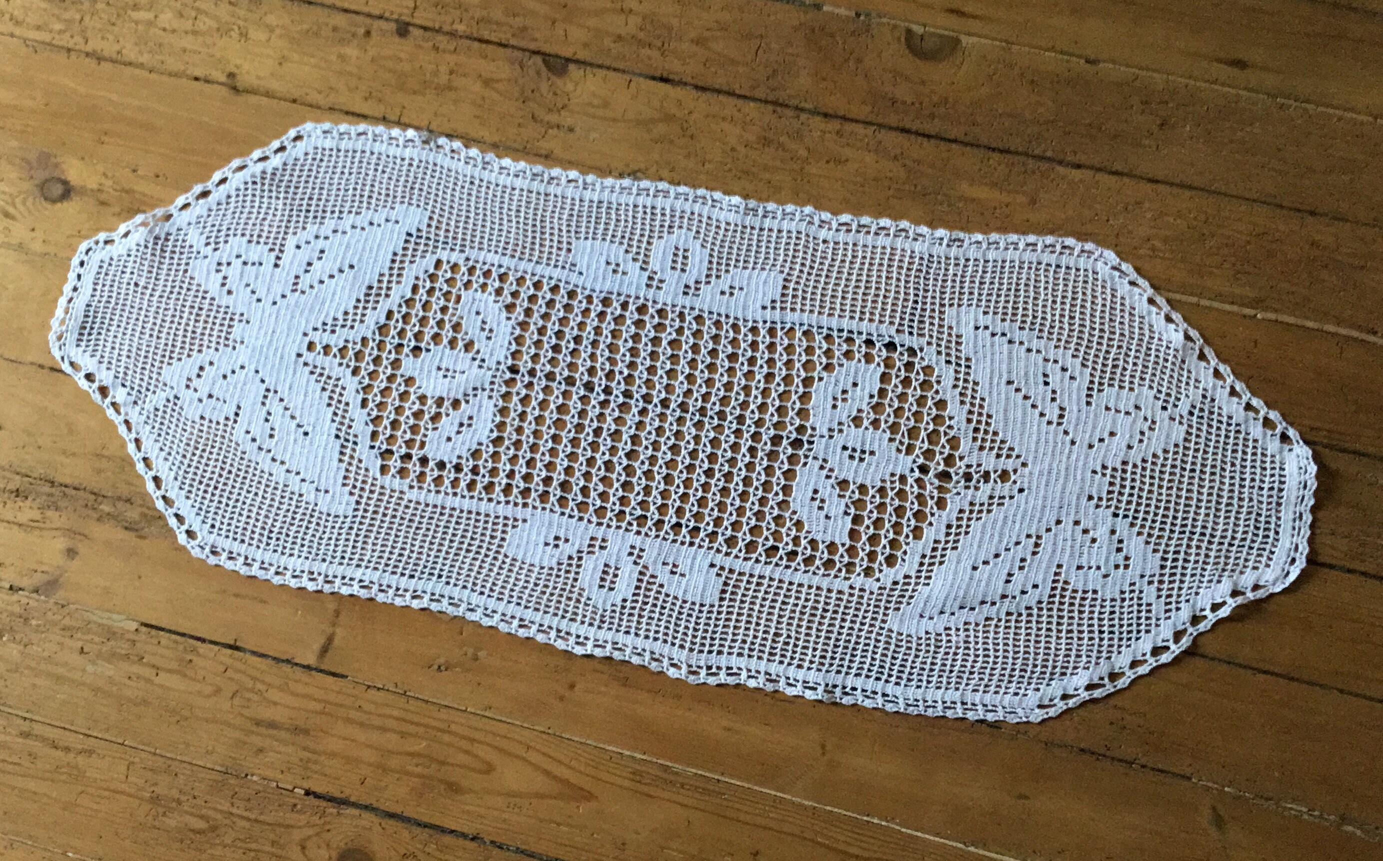 40x102cm, , Napperon Crochet, ou Chemin de Table Vintage.