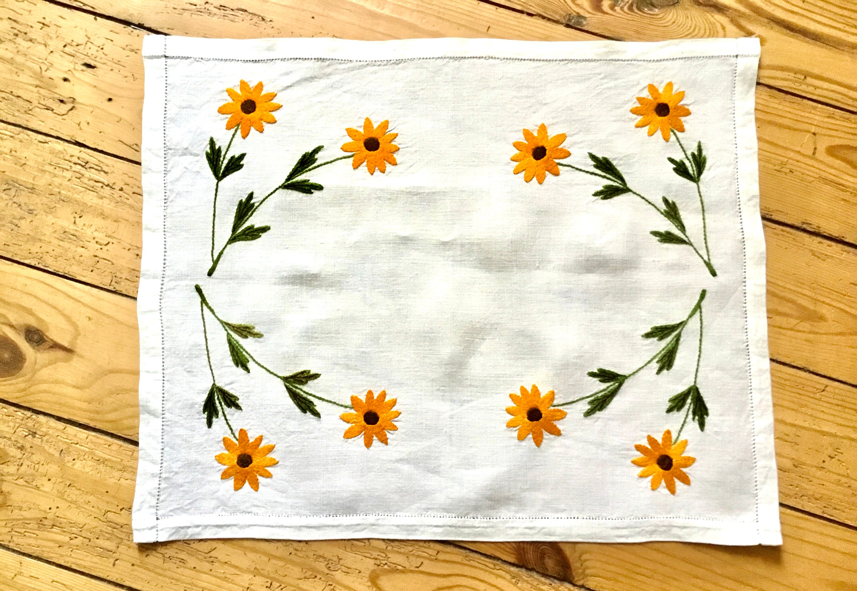 43x35cm, Napperon Vintage Broderie Couleur.