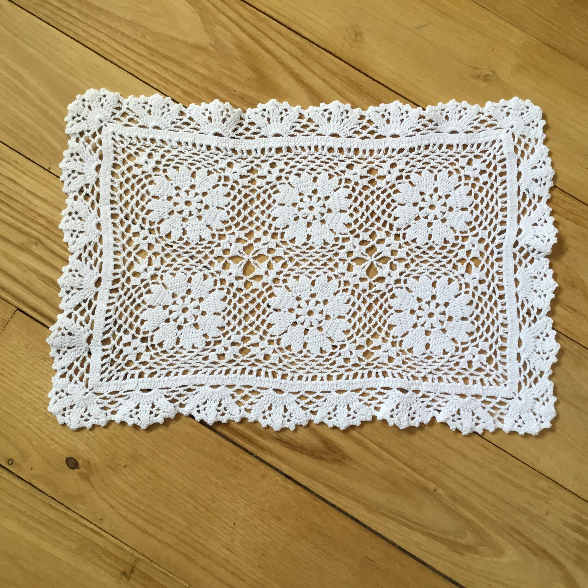 37x25cm. Napperon Vintage Crochet Coton Blanc