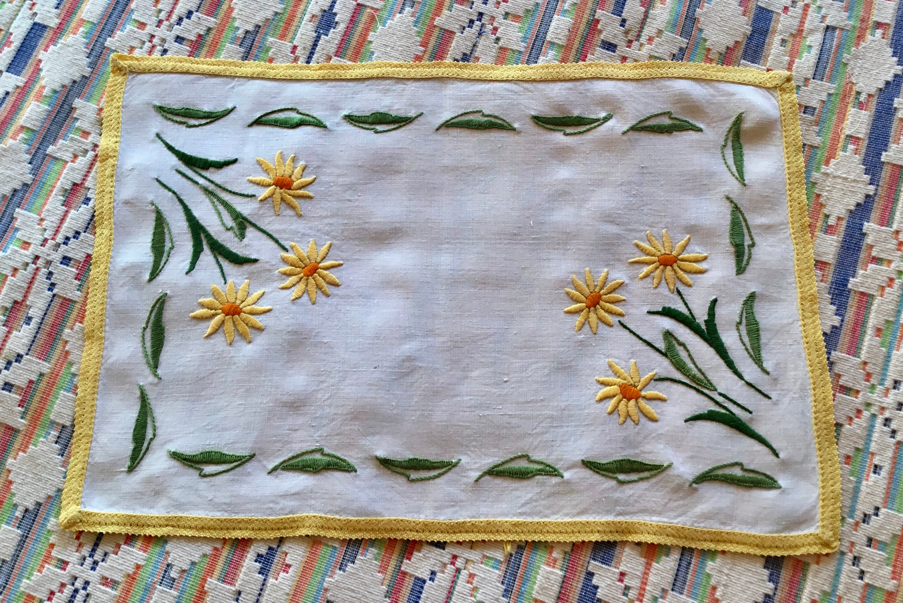 30x44cm, Napperon Vintage Broderie Couleur.