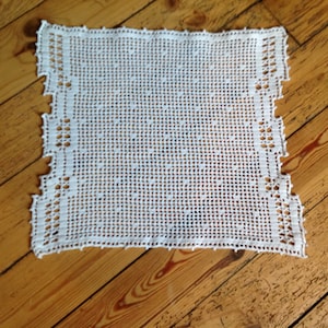 White crochet placemat, handmade, dimensions 36x31cm.