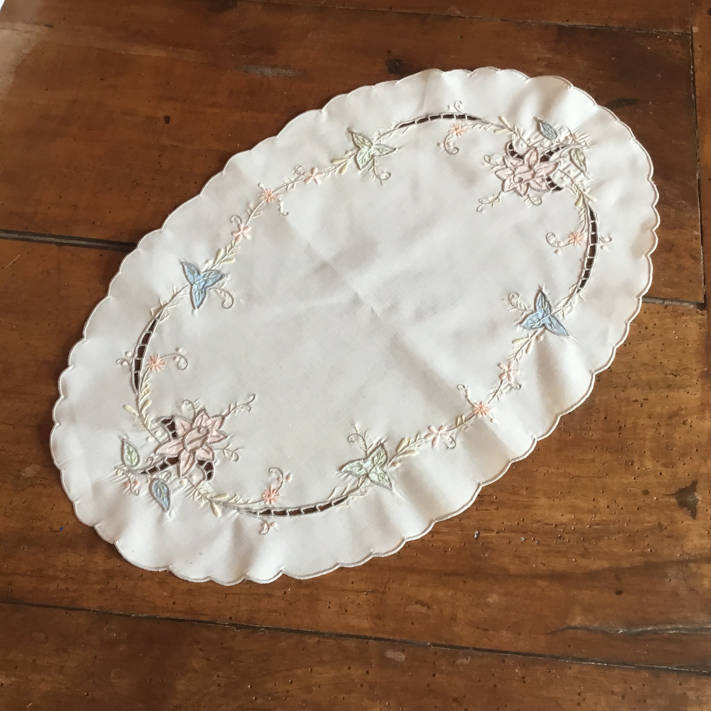 42x27cm, Napperon Ovale, Broderies de Côuleur, en Coton.