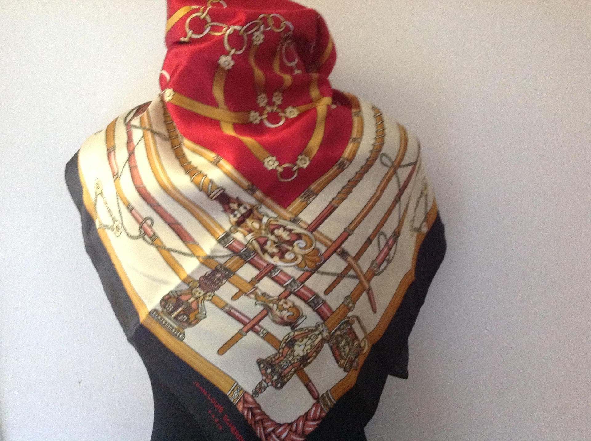 Foulard Vintage JEAN MORER En Soie 100% - Dimensions 82 X 86 Cm - Occasion Bleu