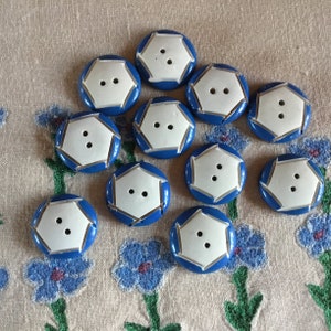 Set of 10 vintage wooden buttons