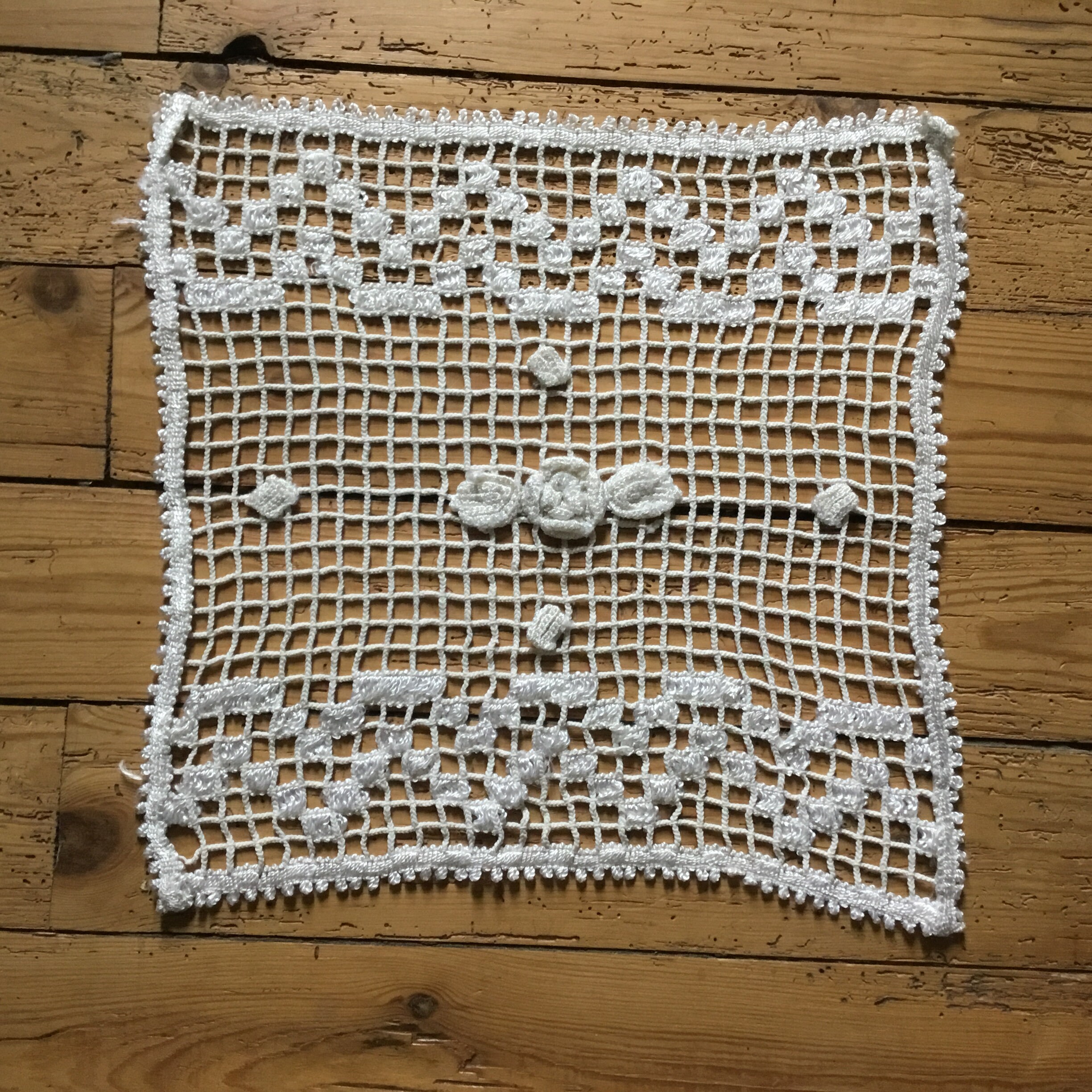 Napperon 34x34cm, Filet, Vintage, Bon Etat.