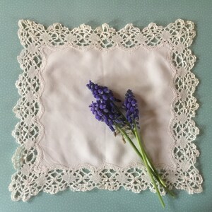 Pochette ancienne, 21 x 21 cm, le puy.