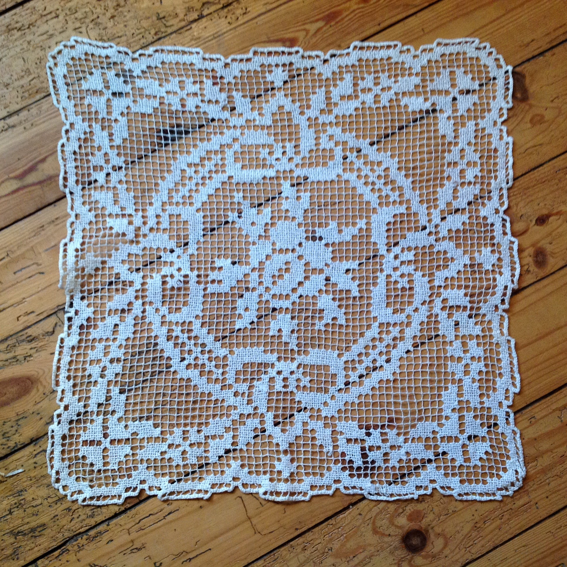 Napperon 43x43cm, Filet, Vintage, Bon Etat.