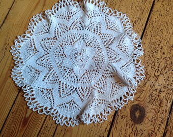 Doily, diameter 28cm needles. Hand made.