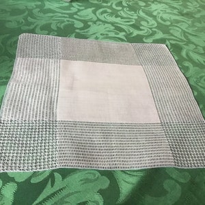Pochette ancienne mercerie 23x23cm, fils tirés