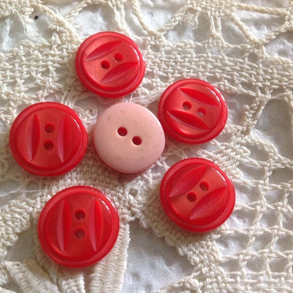 Lot de six petits boutons anciens fantaisie