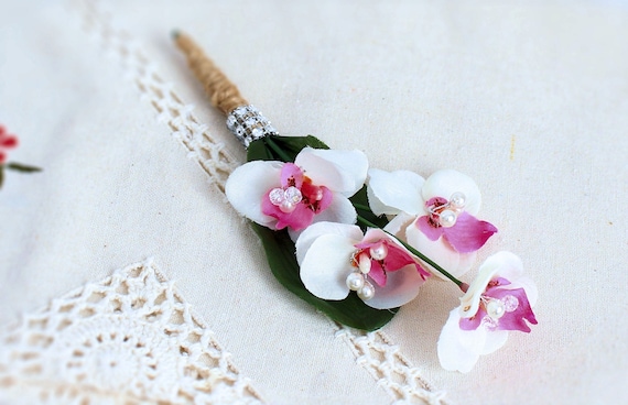 Ramo de orquídea para boda: ramillete bohemio para padrinos de