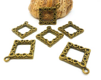 8 breloques ethniques forme losange décoré 24*21mm couleur bronze (USBB06)