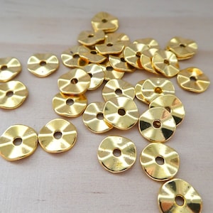 20 Wavy washer spacer beads 10mm gold (PHPM01)
