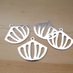 4 watermarked prints 19*16mm silver fan shape (WES19)