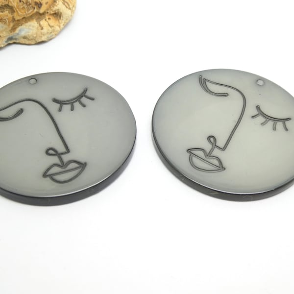 2 Pendentifs ronds en acrylique 40mm gris, visage abstrait, arty (KR172)