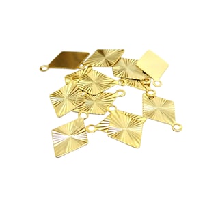 10 Petites breloques fines losange strié 13*8mm laiton plaqué or 24k - sequin, pampille losange doré (PHBD56)