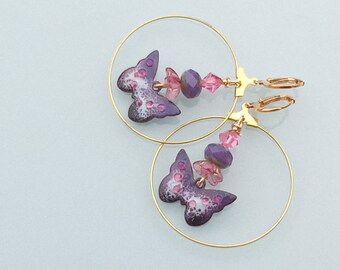 Les Créoles papillons violets - cuivre émaillé - verre tchèque - cristal de Swarovski et plaqué or