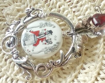 Pendentif - médaillon " Amoureux " - porcelaine illustrée - verre tchèque