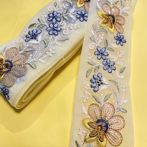 Adorno floral amarillo decorativo, Adorno de tela india, Ropa nupcial, Trabajo de red, Adorno,-Ancho2.5 pulgadas-Precio por 1 yarda NFL653