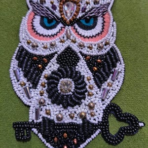 Applique perle et hibou en sequins : écusson indien fait main (longueur -5 mm/largeur -3 mm)