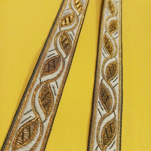 Geborduurde Gouden Witte zari Trim, Indiase stof trim, bruidsslijm verfraaiing, Indian Ribbon-Width0.75 INCH-prijs voor 1 YARD NFL232