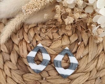 Utbytbara örhängen av polymerlera