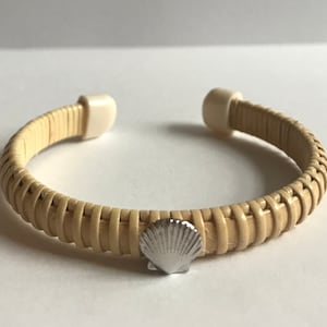 Nantucket Inspired Bracelet - Natural Cane and Natural Stave with Silver Scallop Shell