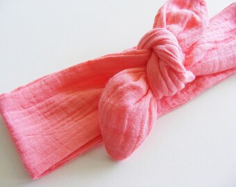 Bandeau / headband gaze de coton rose bonbon, à nouer