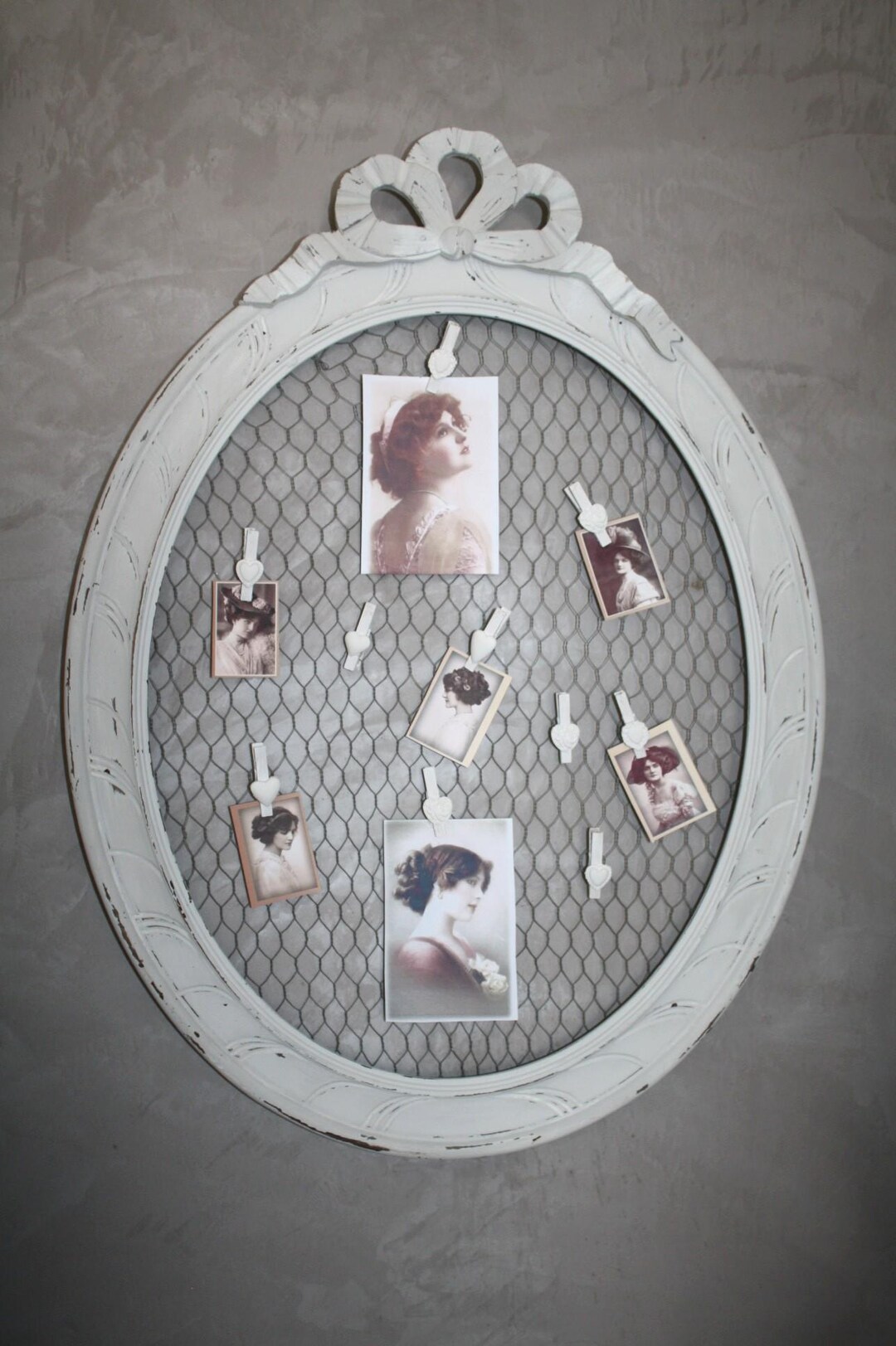 イマン コラージュフレーム Photo Collage in a Vintage Frame, Photo Collage With Wire Mesh