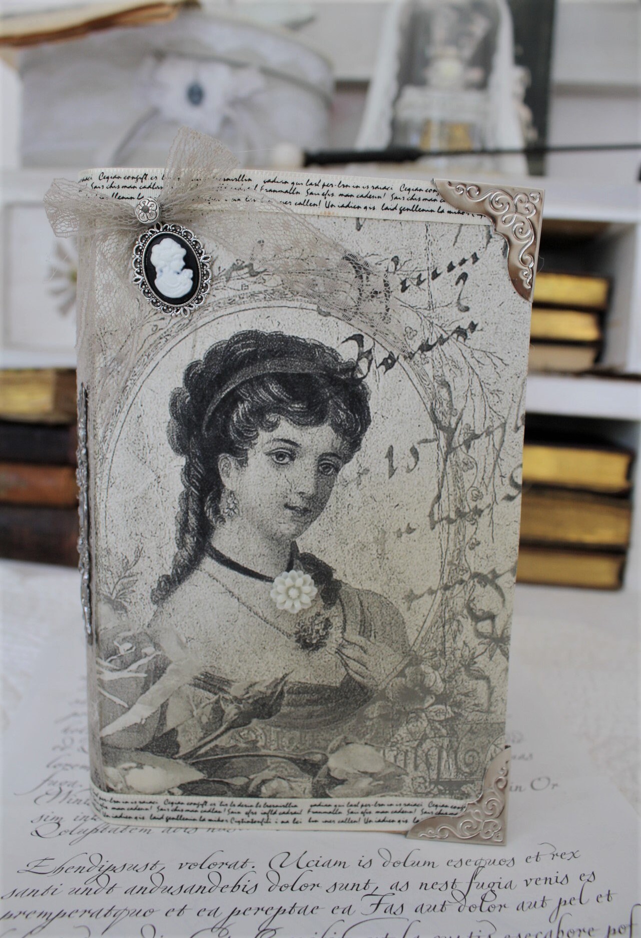 Livre Décoratif , Livre Shabby Ancien