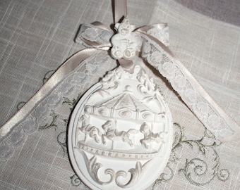 Scented plaster suspension, scent, plaster carousel