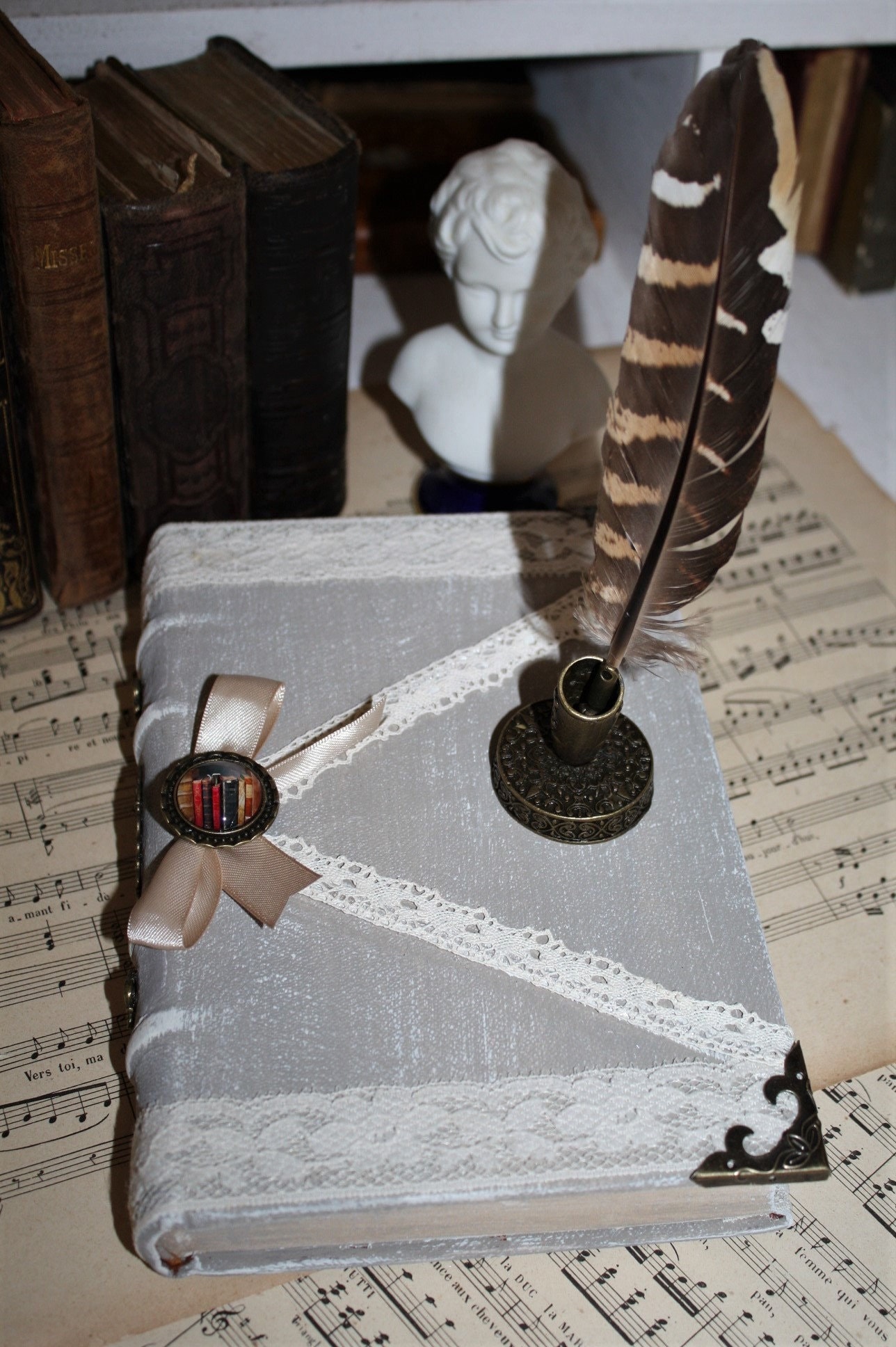 Livre Décoratif , Livre et Encrier Relooké