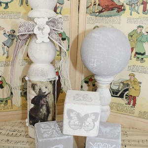 Set houten speelgoed, kegels, beker en bal, houten kubussen