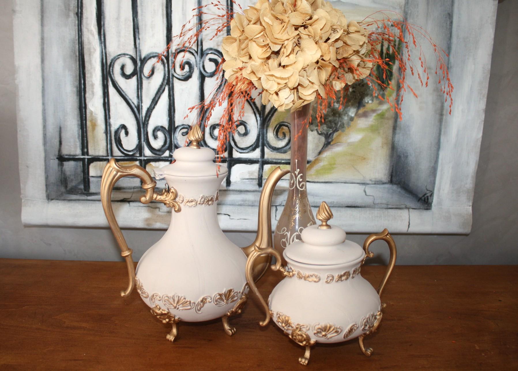 Théière ancienne Porcelaine à décor floral Contenance : 50cl