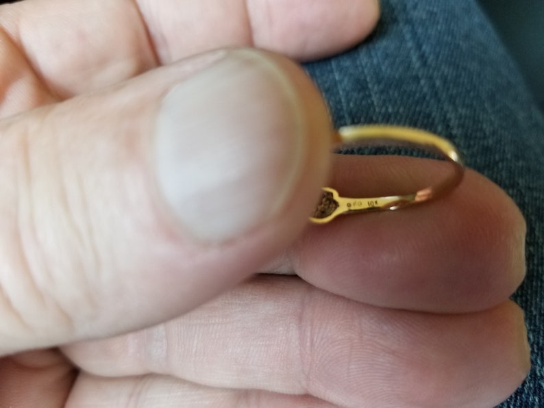 white and rose gold leaf pattern size 8 1.8 Grams 10k Yellow