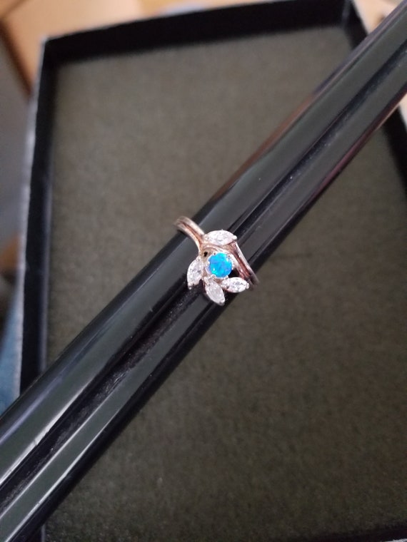 GORGEOUS BLUE OPAL 925 STERLING SILVER RING SIZE 6