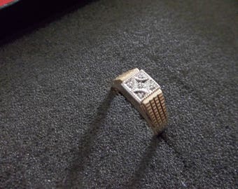 10k Yellow gold Diamond ring, solid gold size 9 1/4 - 9 1/2 4.8 Grams