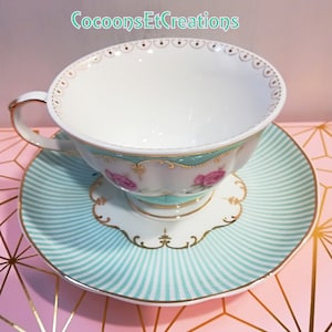 Taza de PORCELANA, estilo ANGIAIS.
