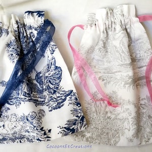Ecological pouch in toile de Jouy fabric