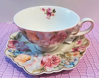 Tasse  à thé en porcelaine, style anglais, fines dorures 'or' et fleurs