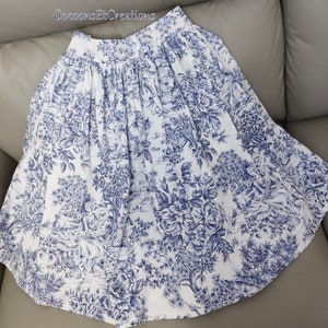 Jupe avec poches côtés en tissu toile de Jouy bleu marine et blanc W11 image 6