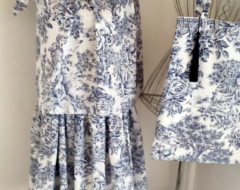 Ensemble Haut et Jupe avec poches côtés; en tissu toile de Jouy bleu marine et blanc W17