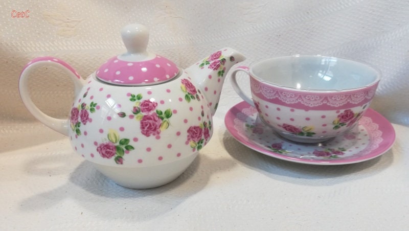 Solitaire Égoïste, Romantique Dans Un Style Shabby Anglais. Pour Le Thé, Chocolats, Boissons Chaudes