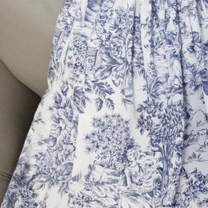 Jupe avec poches côtés en tissu toile de Jouy bleu marine et blanc W11 image 5