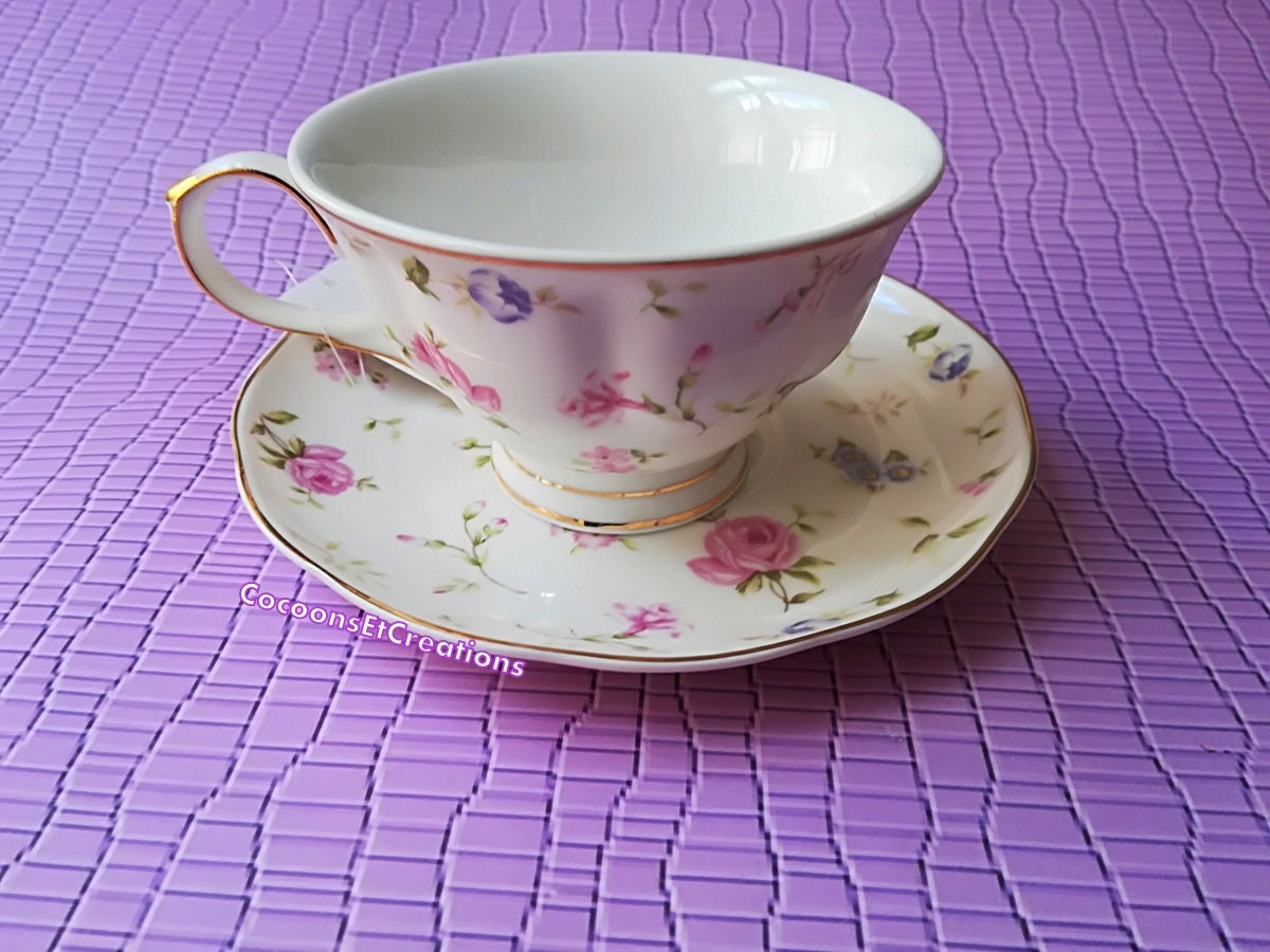 Élégante Tasse et Sa Soucoupe; Style Anglais Shabby