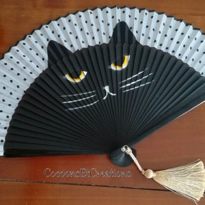 Beautiful 'vintage' style fan, refined cat and pompom