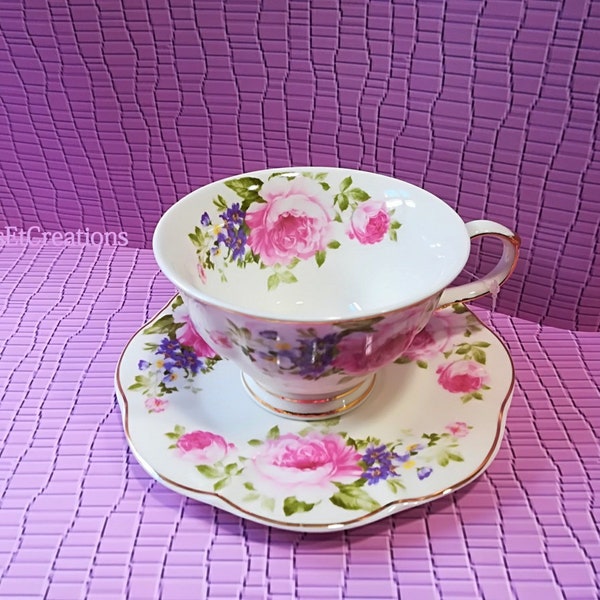 Tasse à thé, style anglais shabby. Fleurs roses