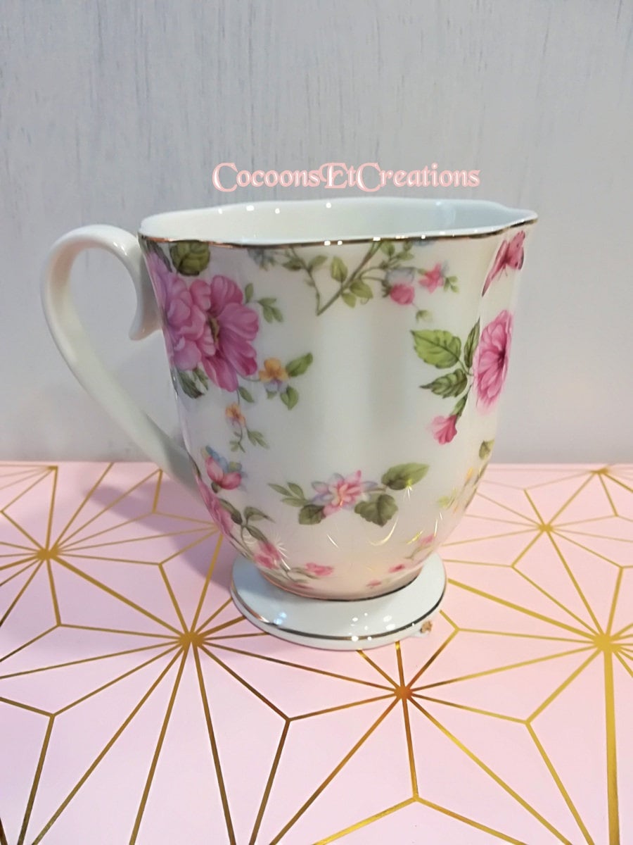 Mug Éléngant et Raffiné Pour Le Café Et/Ou Thé en Porcelaine, Fines Dorures Or' Fleurs